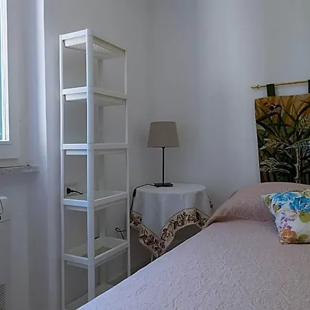 לינה וארוחת בוקר Iscla 3*