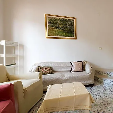 לינה וארוחת בוקר Iscla 3*