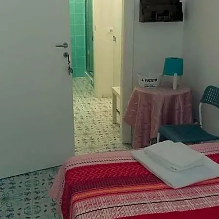 לינה וארוחת בוקר Iscla איסקיה